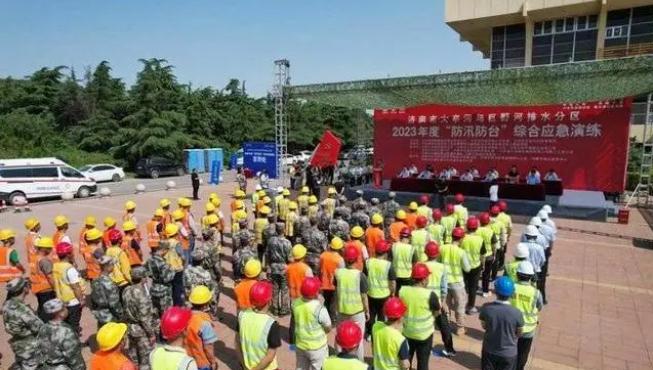 搶筑堤壩，涉水搶險！濟南重點雨污管網改造項目開展防汛演練